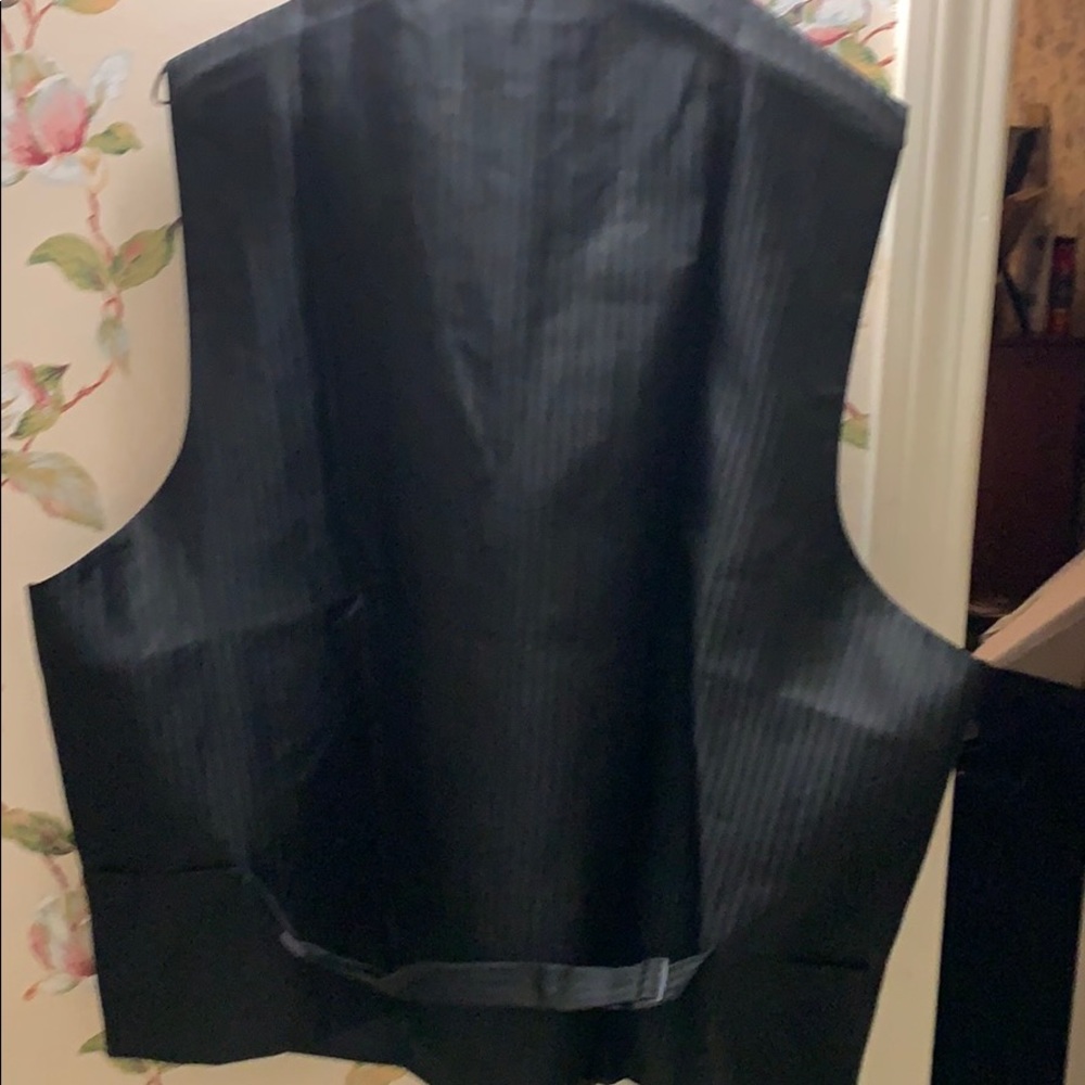 Vest - Picture 2 of 2